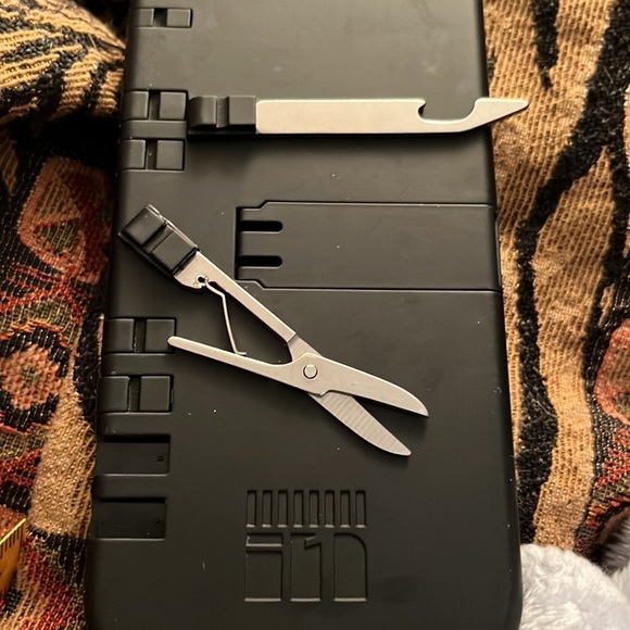 IPHONE 5,6 Black case with multiple tools & kick stand great for outdoors - Picture 5 of 9